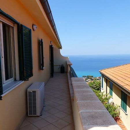 Chic Apartment In Parghelia Italy Buitenkant foto