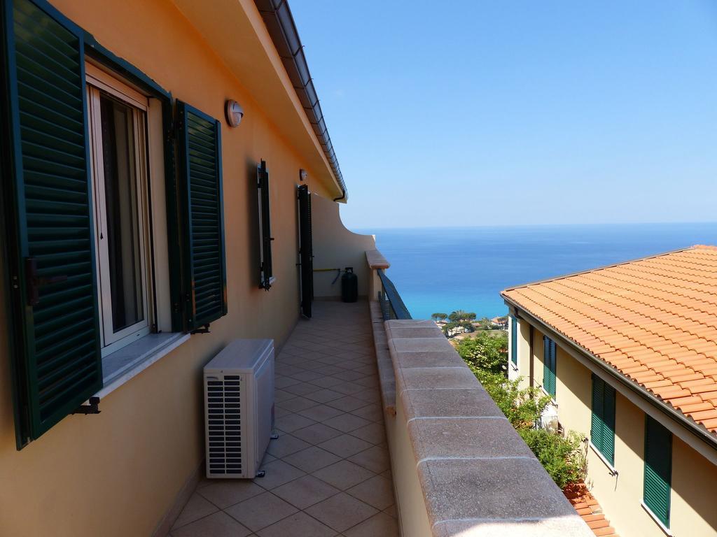 Chic Apartment In Parghelia Italy Buitenkant foto