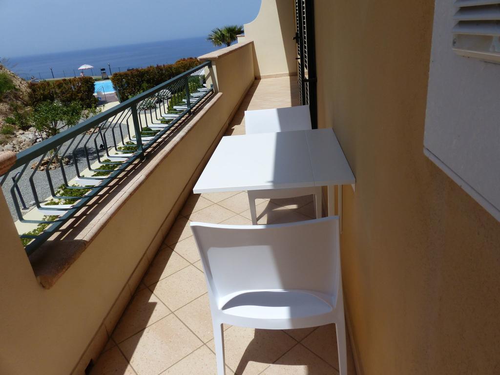 Chic Apartment In Parghelia Italy Buitenkant foto